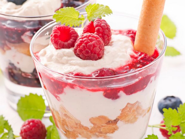 Vaarika-tiramisu piparkoogiküpsistega