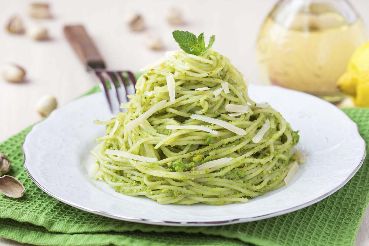 Fettuccine pistaatsiapesto ja paneeritud suvikõrvitsaga