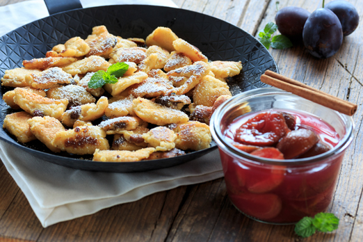 Kaiserschmarrn hautatud ploomidega