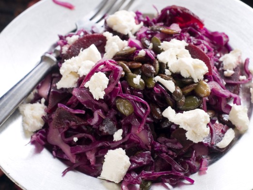 Soe punase kapsa salat kitsejuustu ja kapparitega
