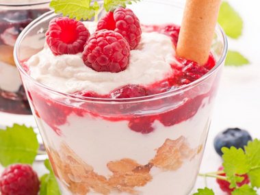 tiramisu_with_raspberries