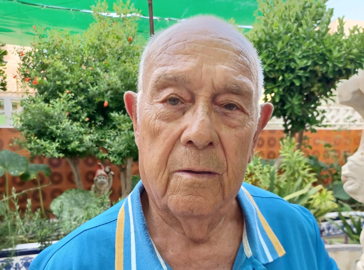 Enrique estaba camino de cumplir los 80 años cuando empezó con diálisis