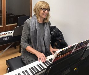 Rosa_Gil_en_el_piano_horizontal