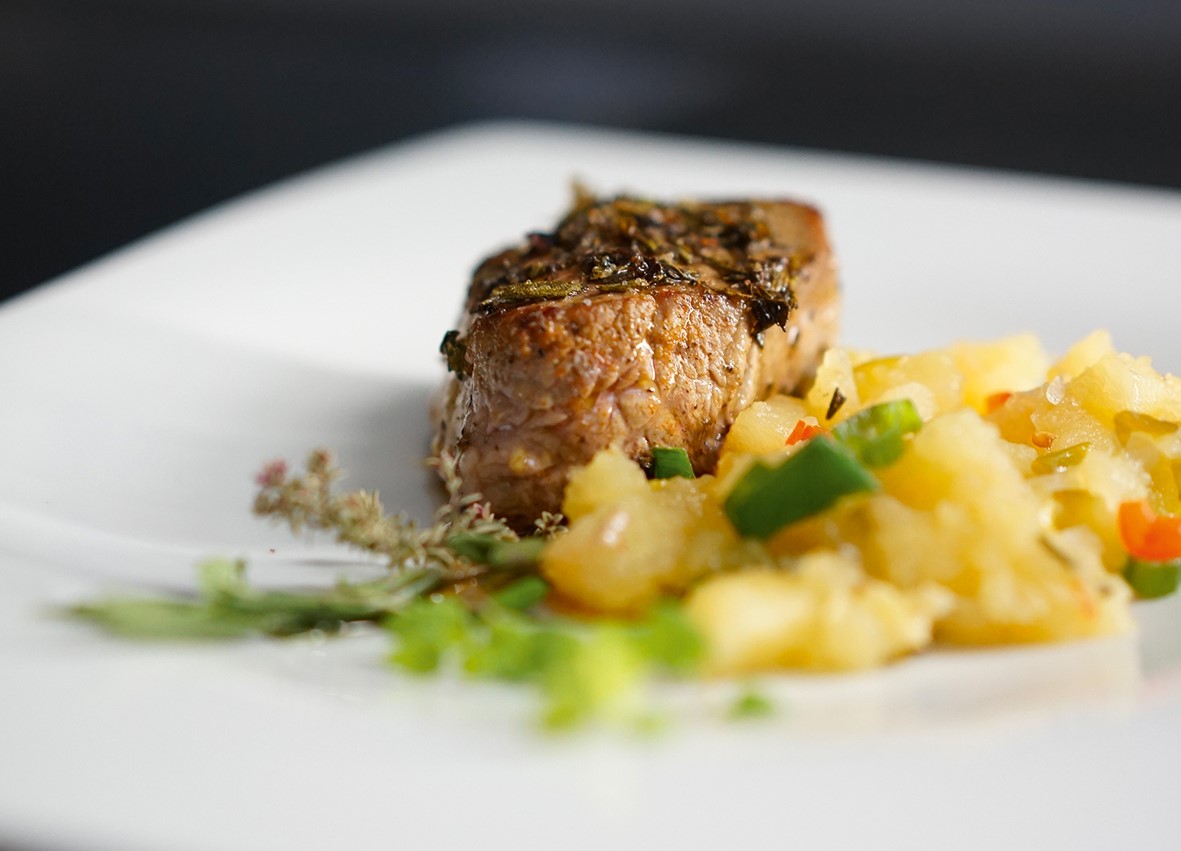 Veal_tenderloin_with_apple_sauce