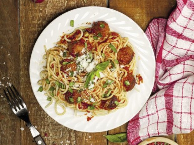 spaghetti-with-meatballs-and-tomato-sauce/