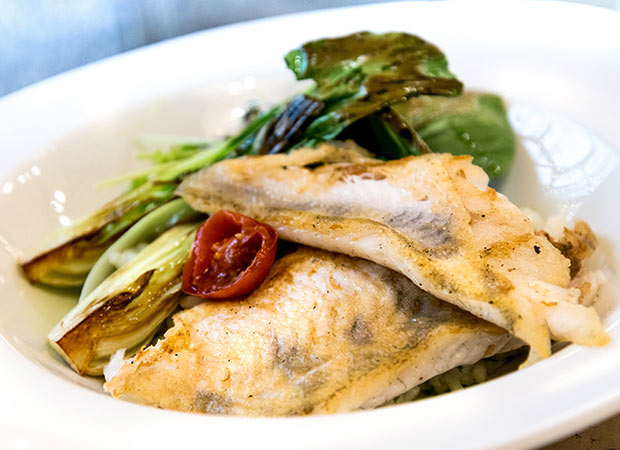 Filetti di rombo in padella con carciofi